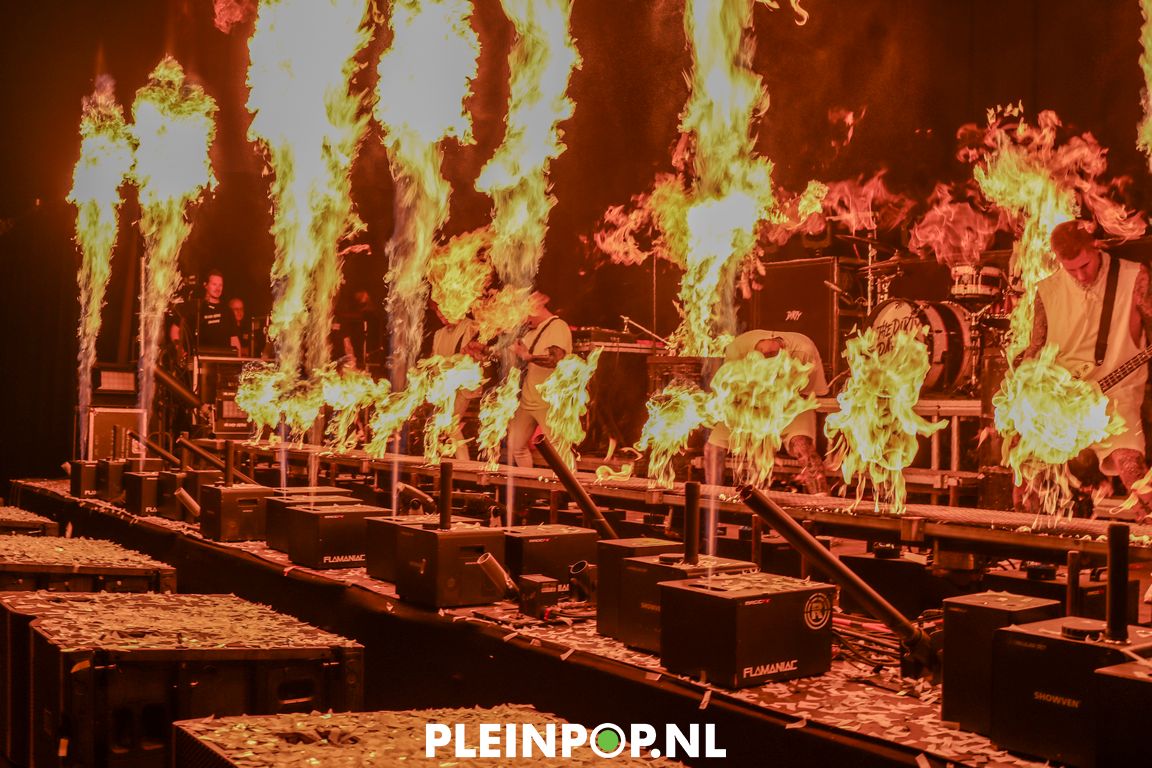 THE DIRTY DADDIES     (67)